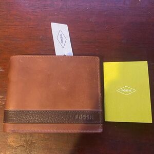 Fossil men’s leather three fold wallet